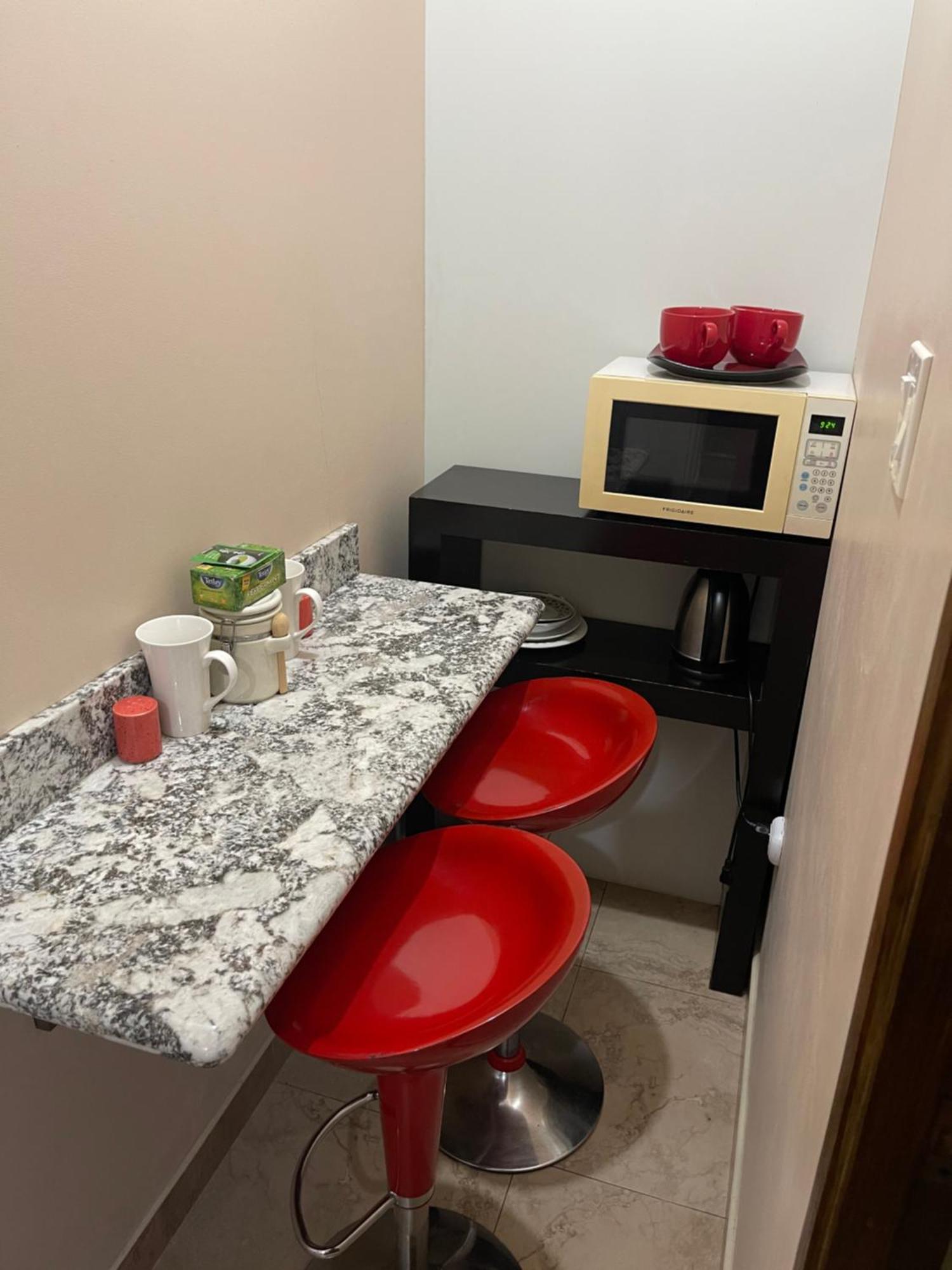 Le Quad - One Bedroom & Studio Apt - Private, Spacious & Secured Kingston Luaran gambar