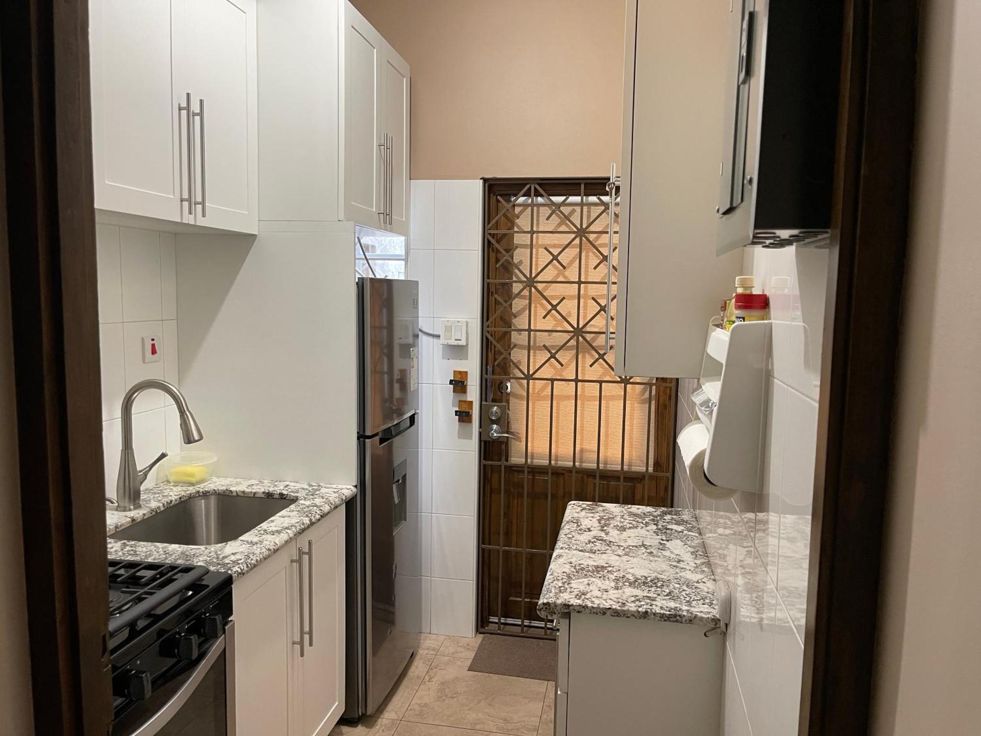 Le Quad - One Bedroom & Studio Apt - Private, Spacious & Secured Kingston Luaran gambar