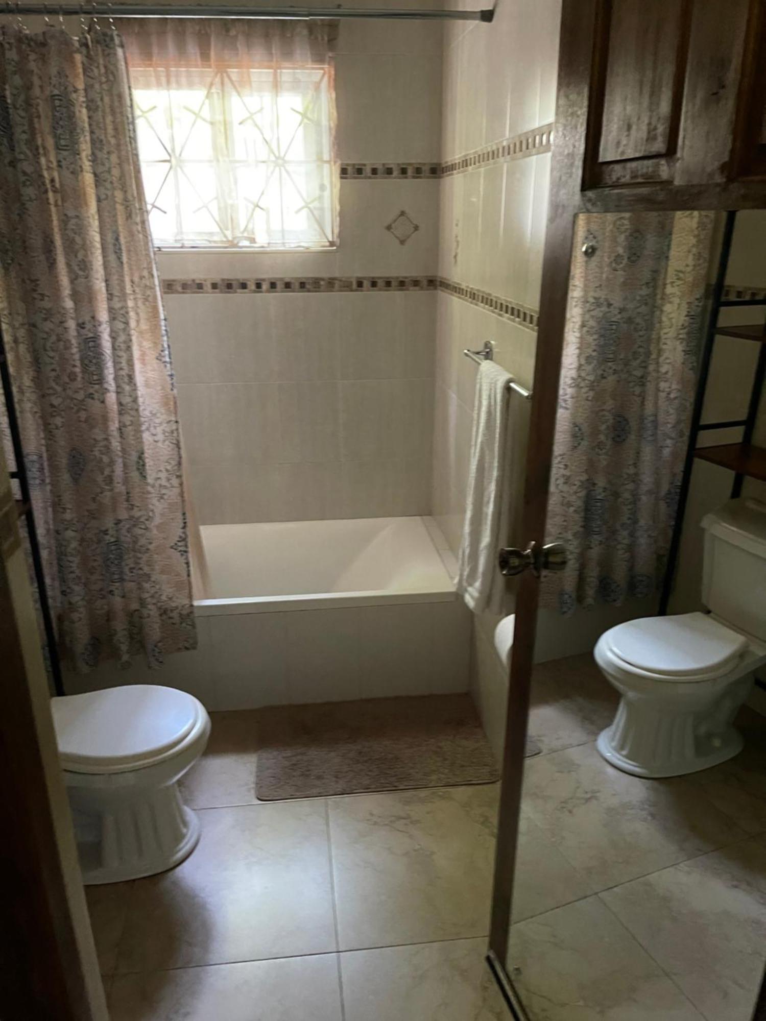 Le Quad - One Bedroom & Studio Apt - Private, Spacious & Secured Kingston Luaran gambar