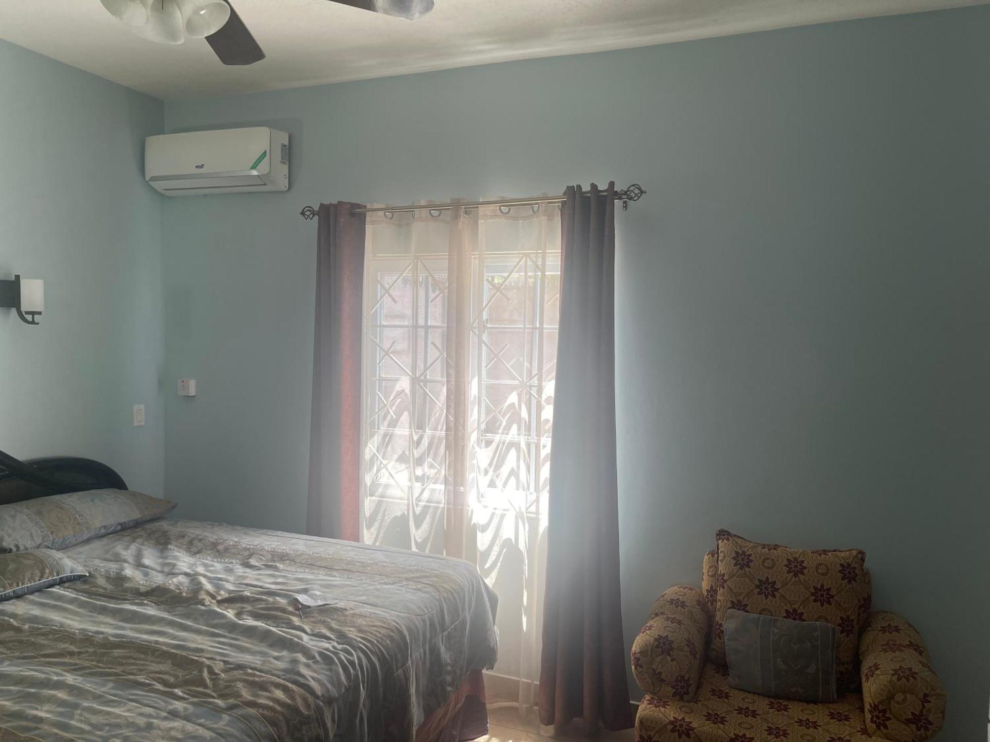 Le Quad - One Bedroom & Studio Apt - Private, Spacious & Secured Kingston Luaran gambar